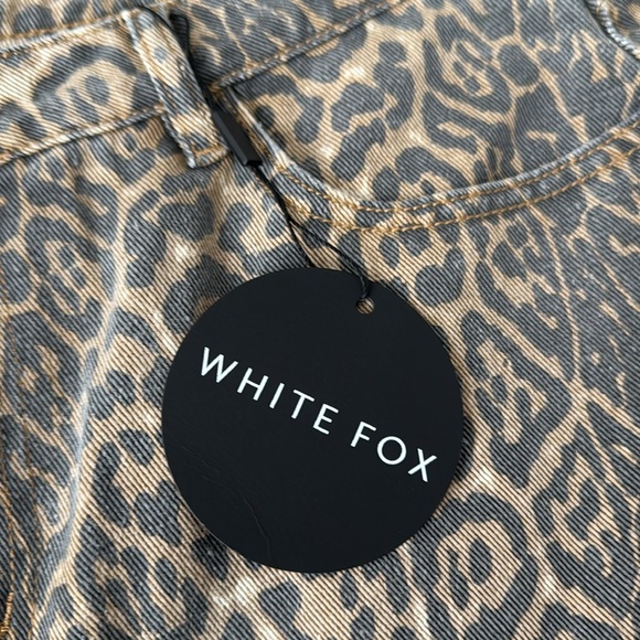 White Fox Stella Low Rise Wide Leg Jeans in Leopard - Picture 6 of 7